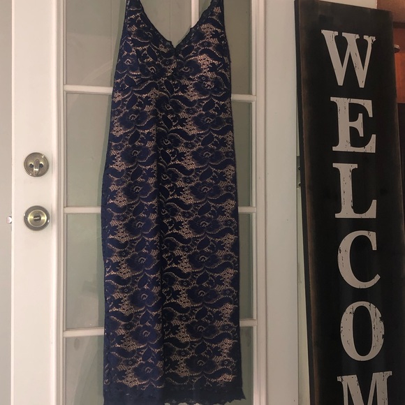 Fashion nova lace party/ Date night Dress - Picture 3 of 8